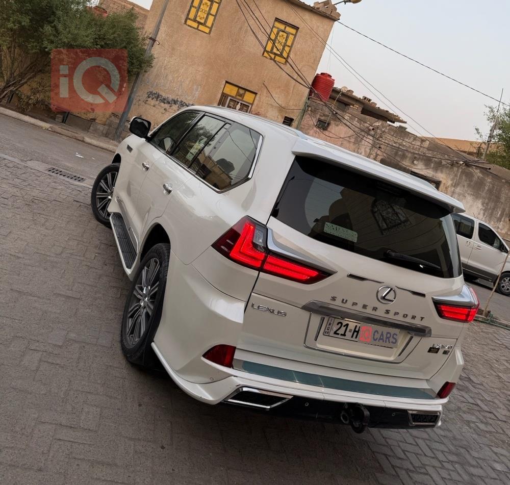 Lexus LX